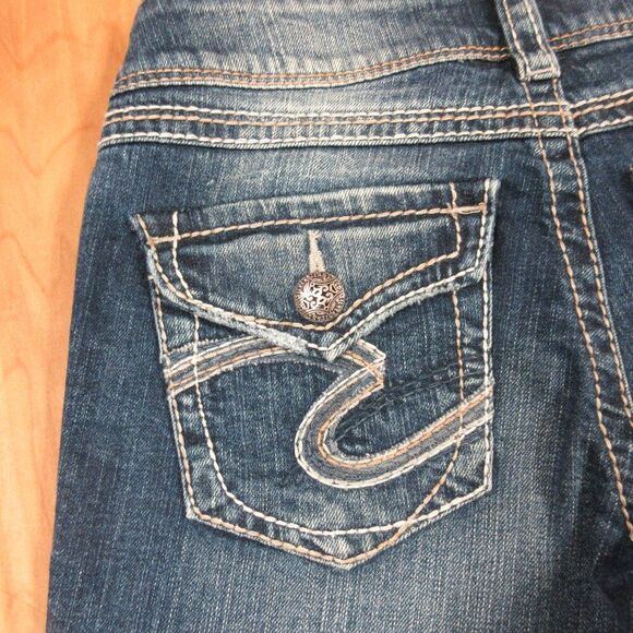 SILVER JEANS Suki Surplus Shorts Sz 27 Distressed Denim Back Flap Pocket Bermuda - Picture 11 of 15